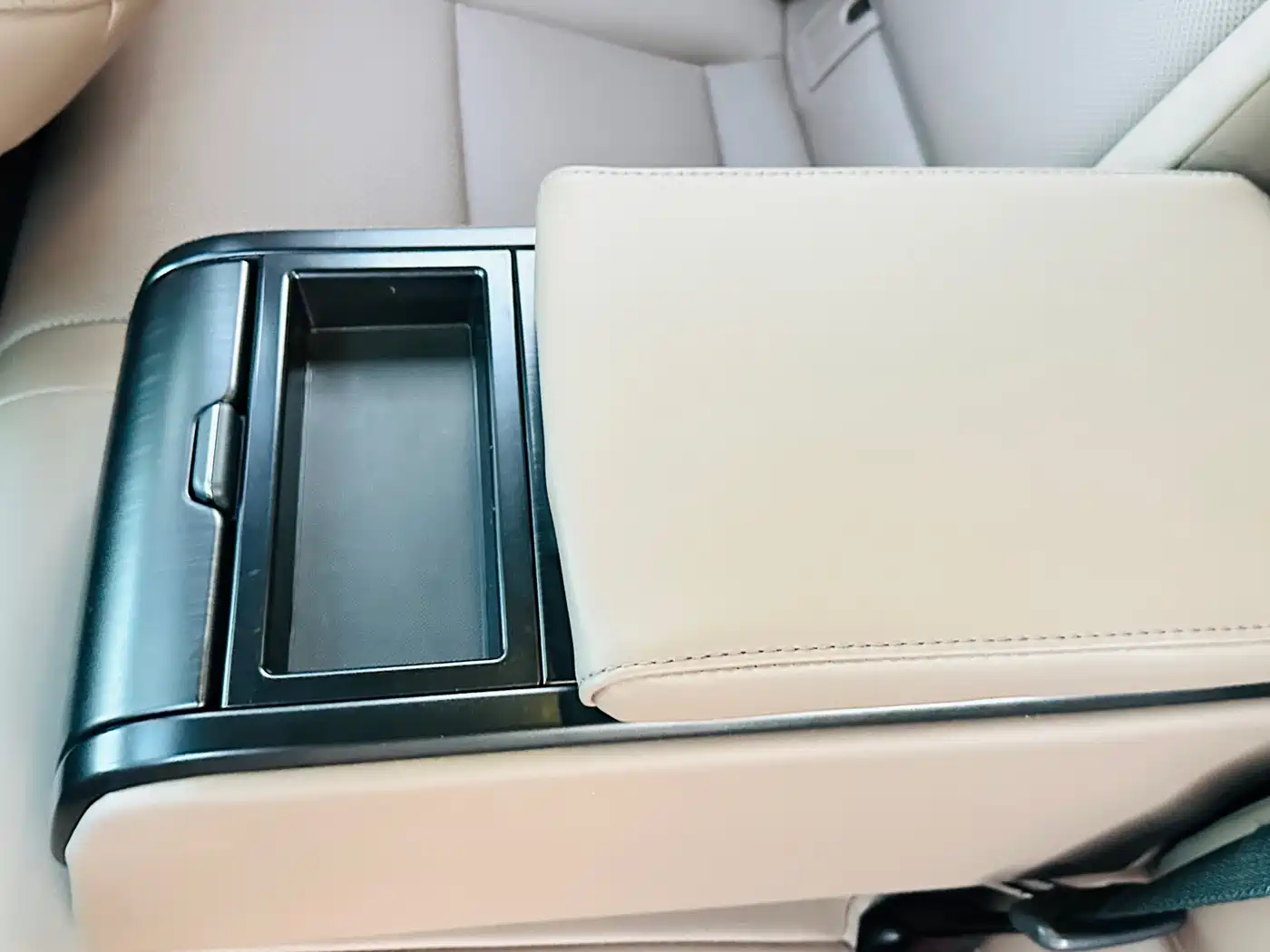 Lexus ES 2026 2025 300h Ultimate Edition