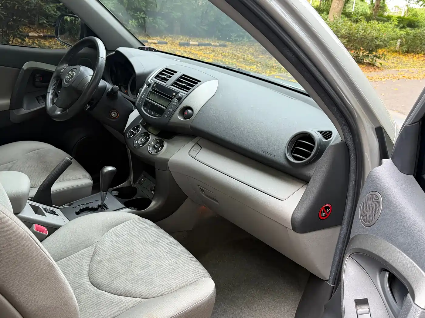Toyota RAV4 Rongfang 2009 2.0L Automatic Luxury Edition фото 8