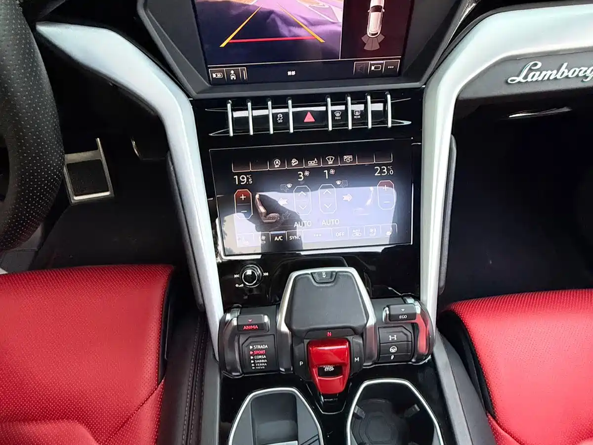 Фото 15 - Lamborghini Urus