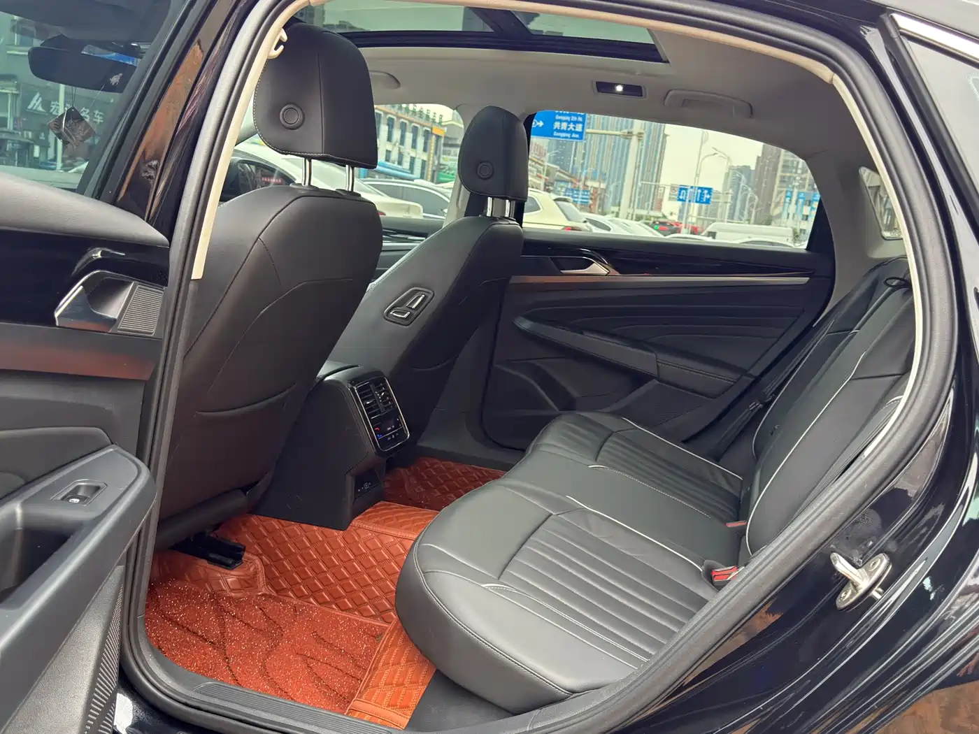 Volkswagen Passat 2023 330TSI Starlight Elite Edition фото 12
