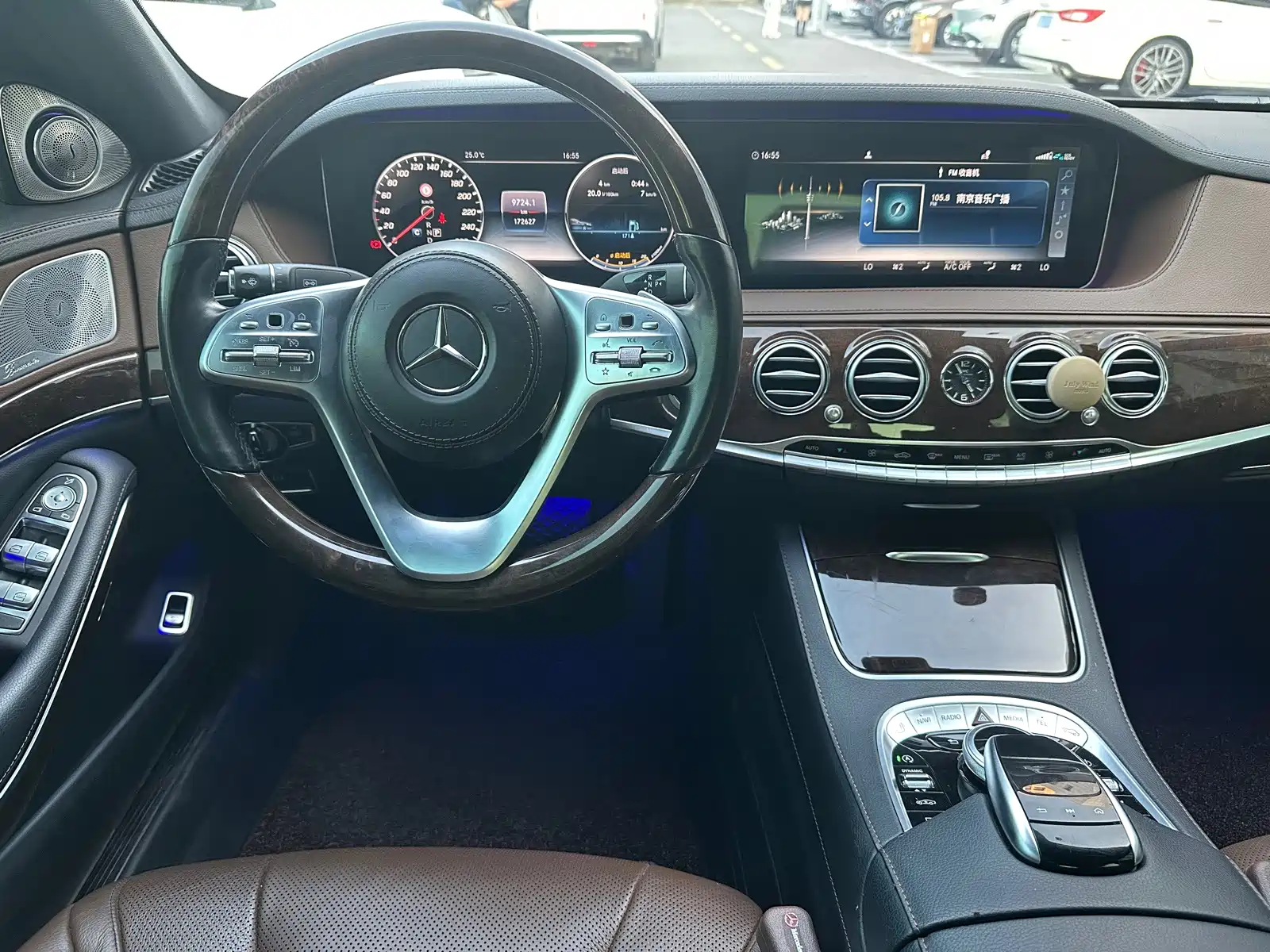 Photo 25 - Mercedes-Benz S-Class