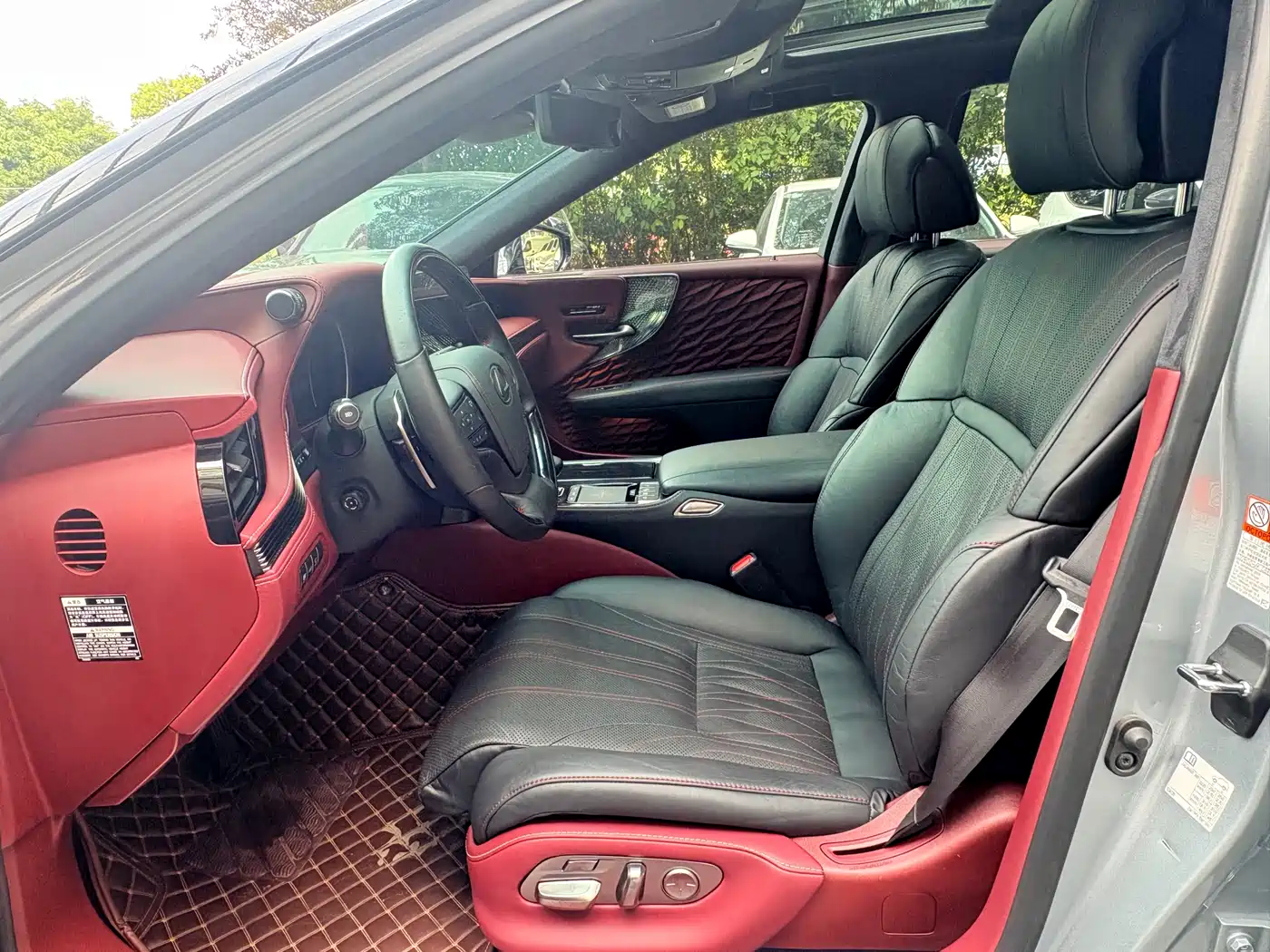 Lexus LS 2021 500h Executive Edition фото 4