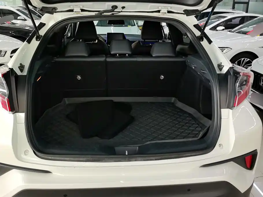 Toyota C-HR 2020 2020 Model 2.0L Luxury
