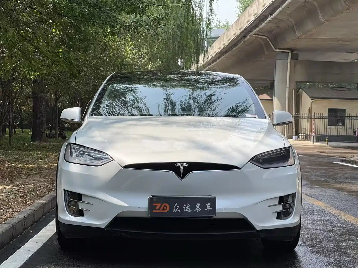 TESLA MODEL X