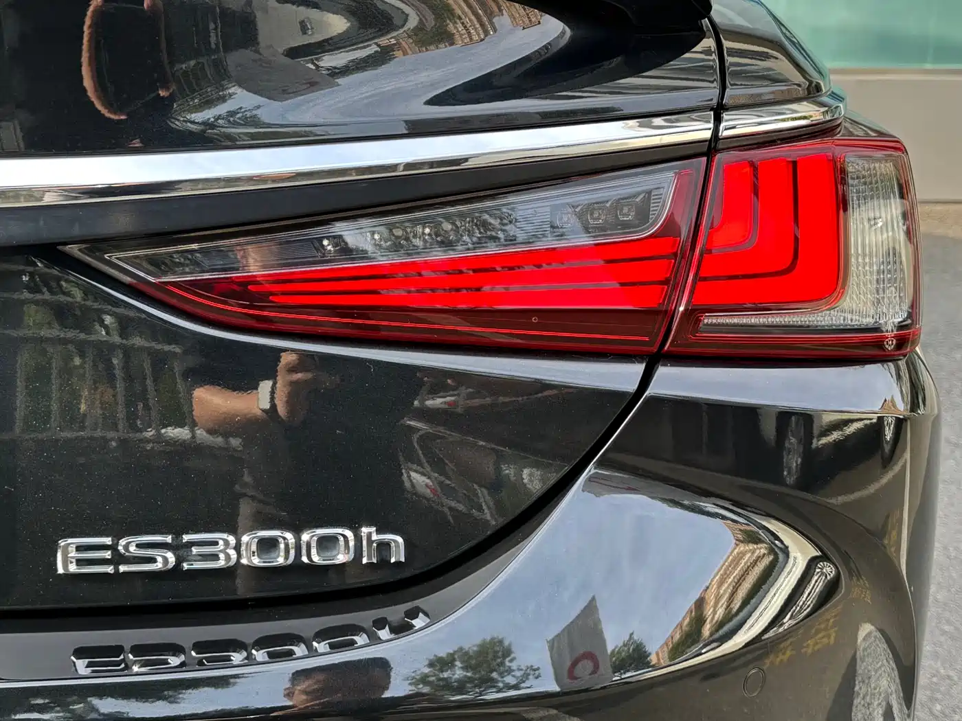 Lexus ES 2022 300h Ultimate Edition фото 9