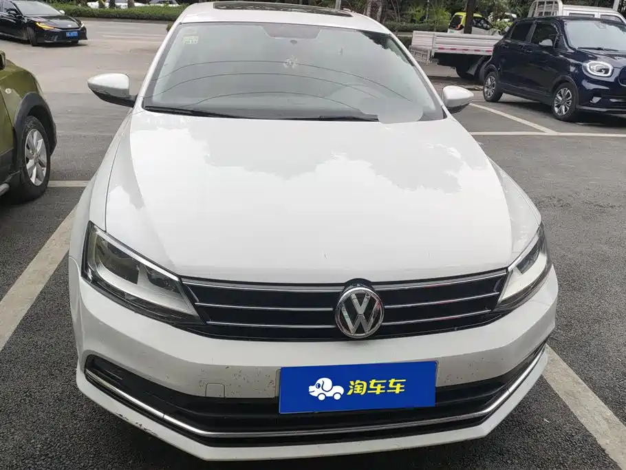 Volkswagen Sagitar 2015 1.6L Automatic Comfort фото 2