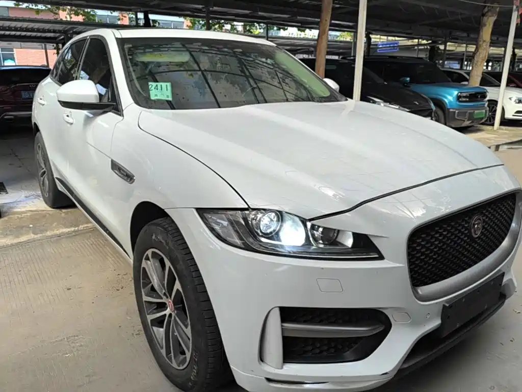 Фото 4 - Jaguar F-PACE