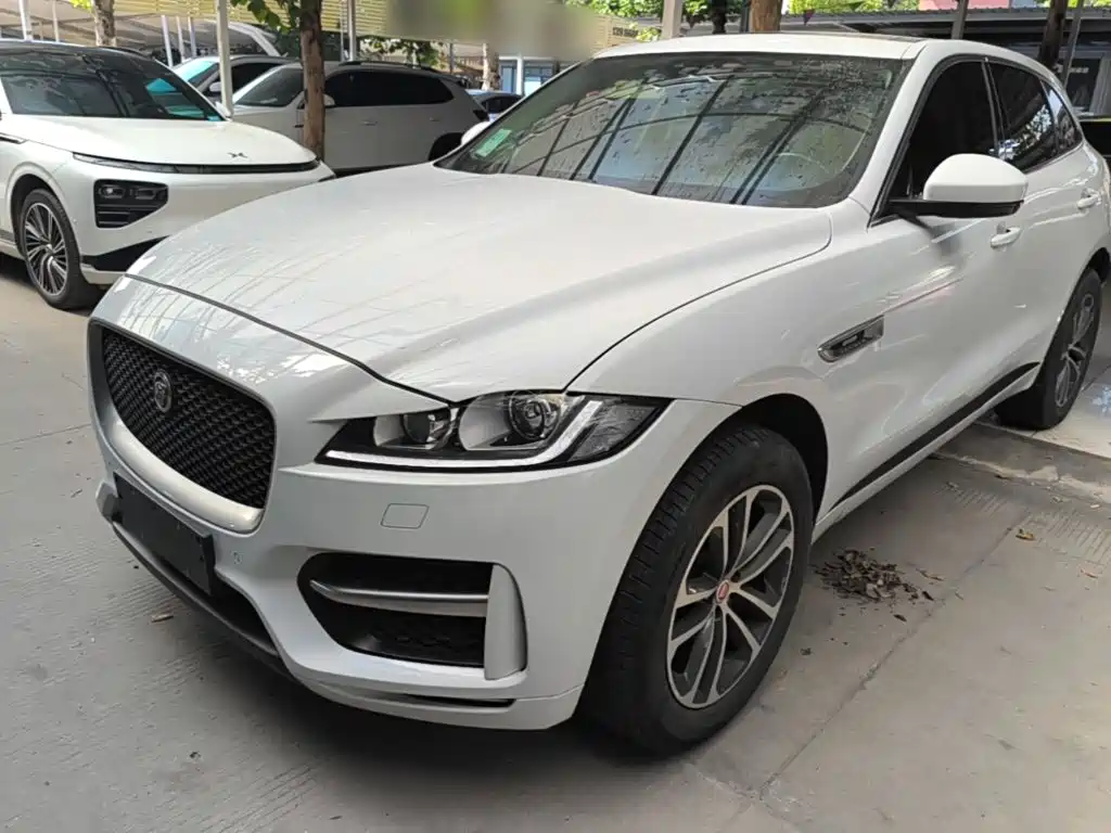 Фото 2 - Jaguar F-PACE