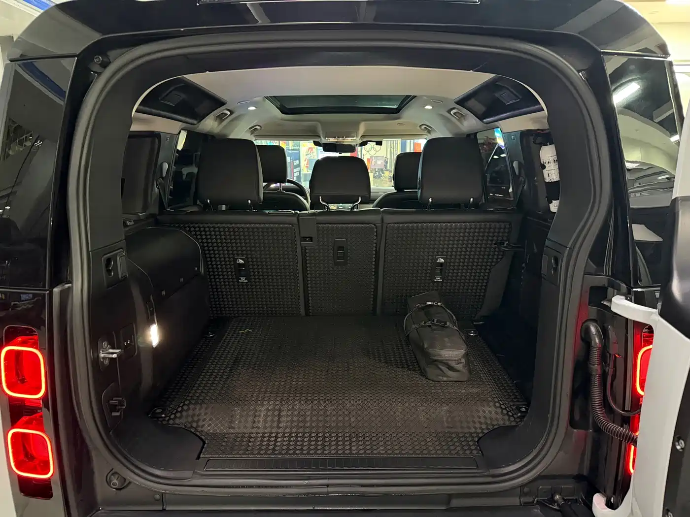Land Rover Defender NEV 2021 2022 110 P400e