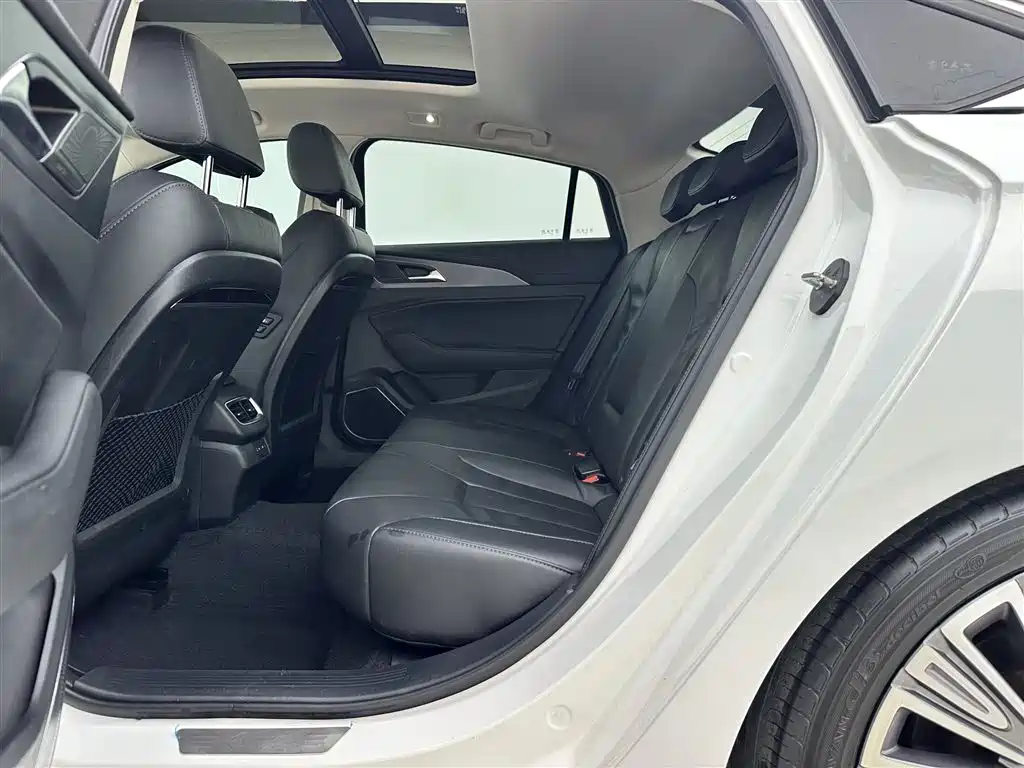 Hongqi H5 2022 Classic Facelift 1.8T Automatic Smart Connect Flag Enjoyment Edition фото 7