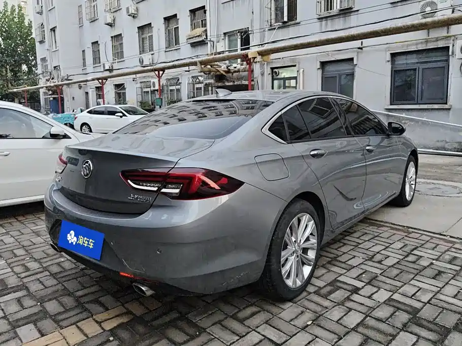 Photo 3 - Buick Regal