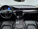 Photo 23 - Maserati Quattroporte