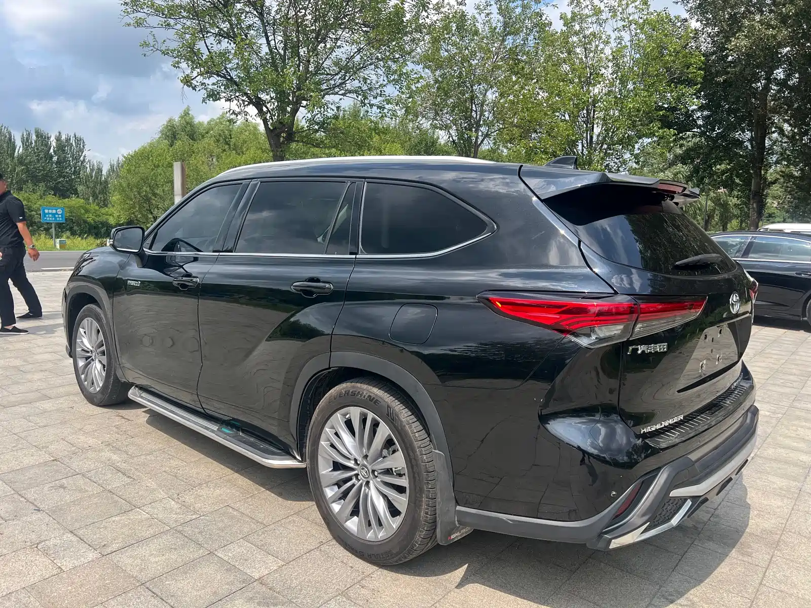 Photo 7 - Toyota Highlander