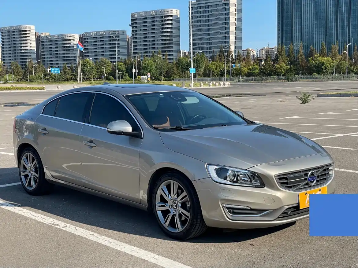 Photo 2 - Volvo S60