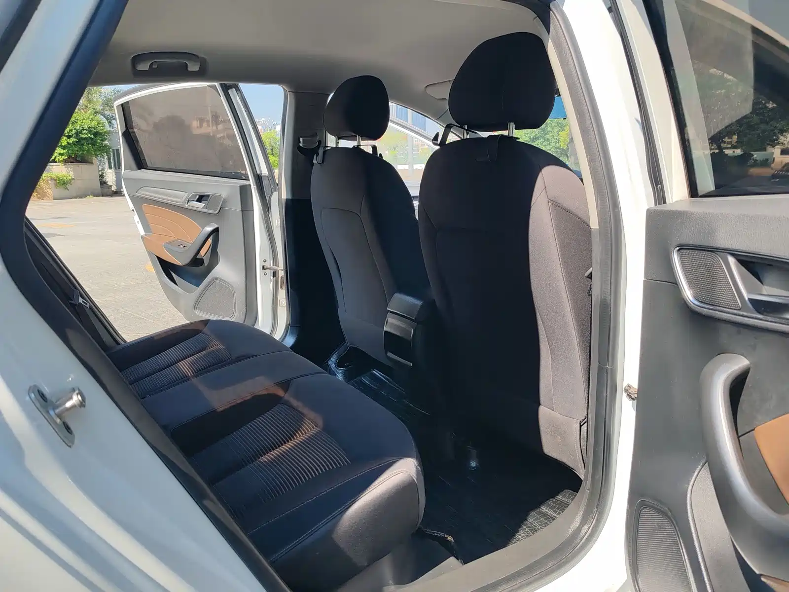 Фото 9 - Roewe i6