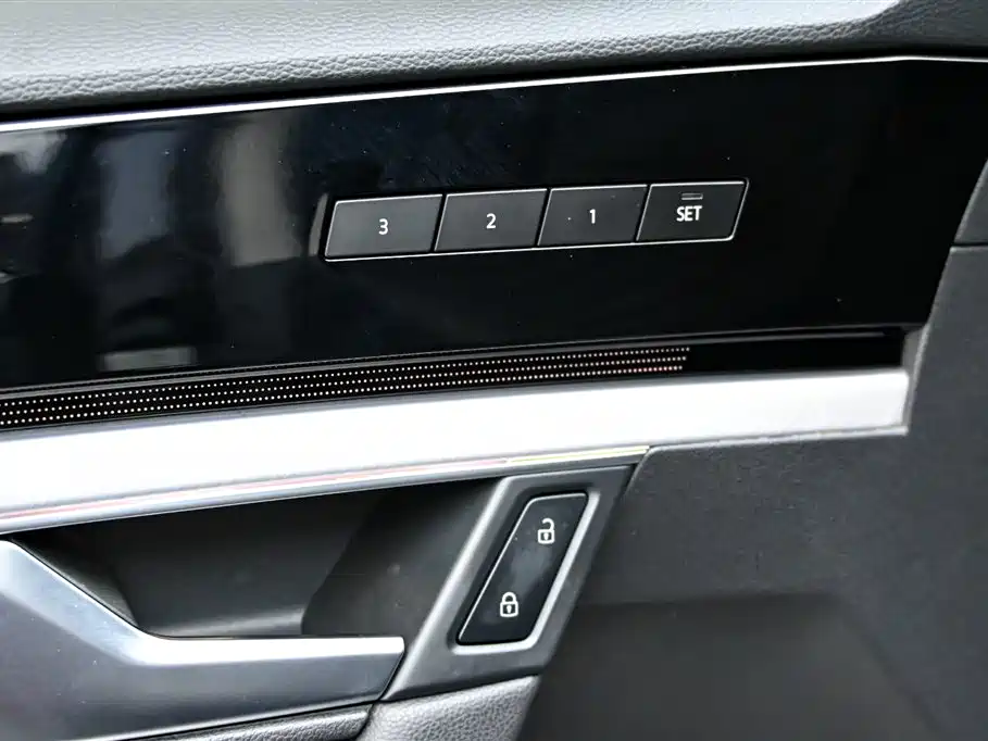 Volkswagen Touareg 2021 3.0TSI R-Line Classic Sport Package фото 24