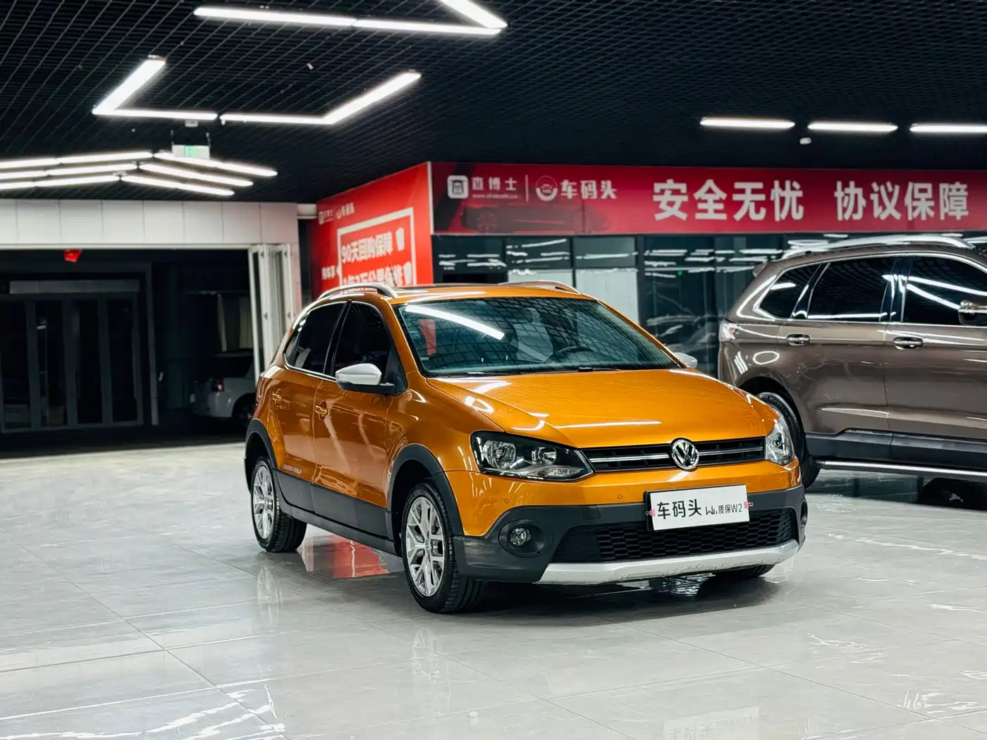 Volkswagen Polo 2014 1.6L Cross Polo Automatic фото 4