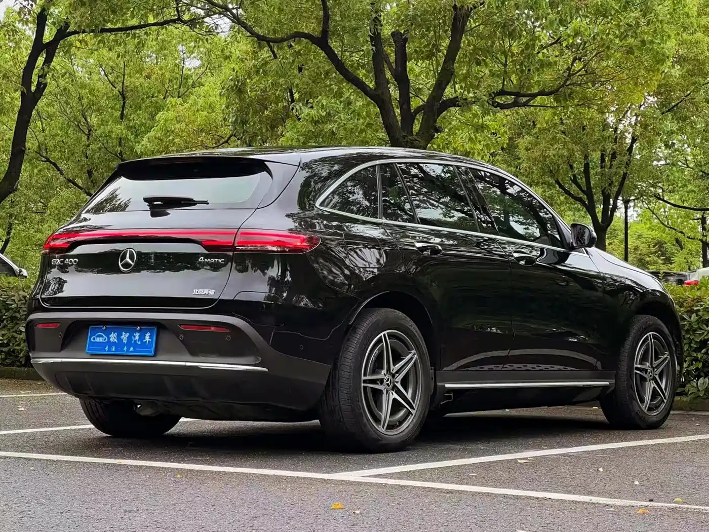 MERCEDES-BENZ EQC