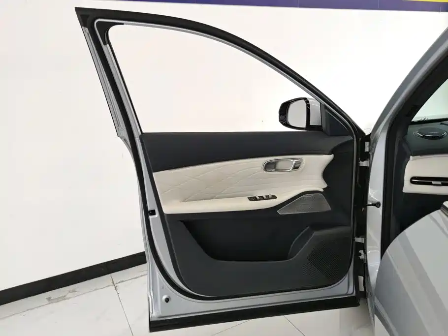 Geely Galaxy Galaxy Starship 7 EM-i 2025 2025 Model 120km Explorer+ Edition