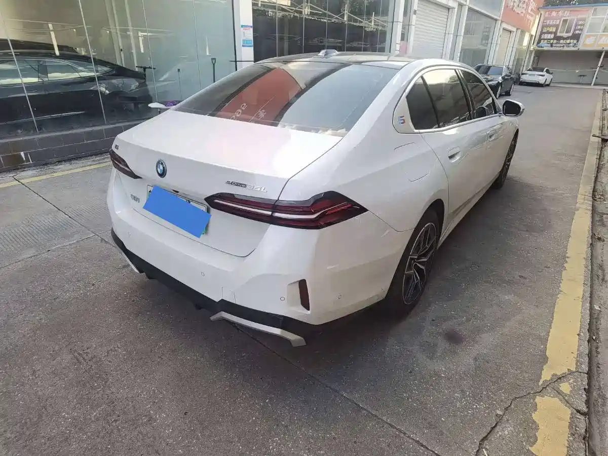 BMW i5 2025 2025 eDrive 35L M Sport Package