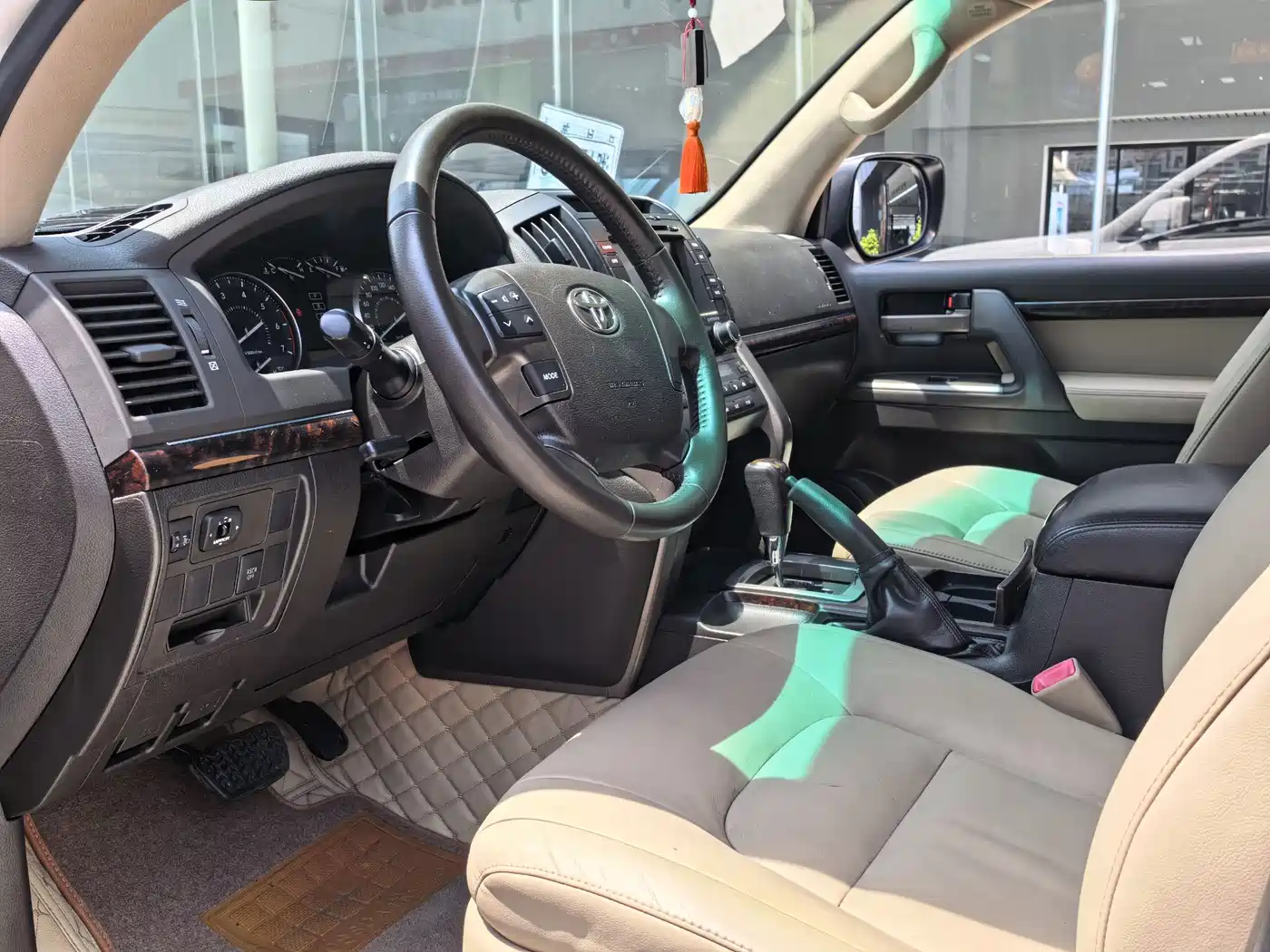 Toyota Land Cruiser 2012 4.0L Automatic VX фото 5