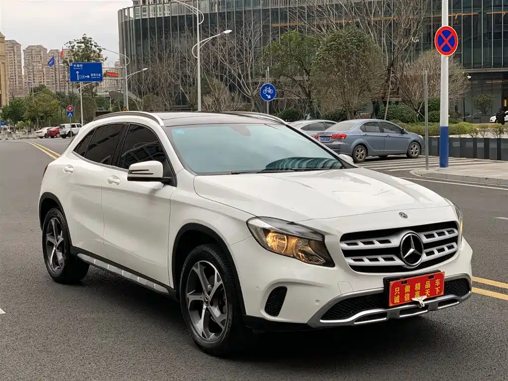 Mercedes-Benz GLA 2018 GLA 200 Dynamic фото 3