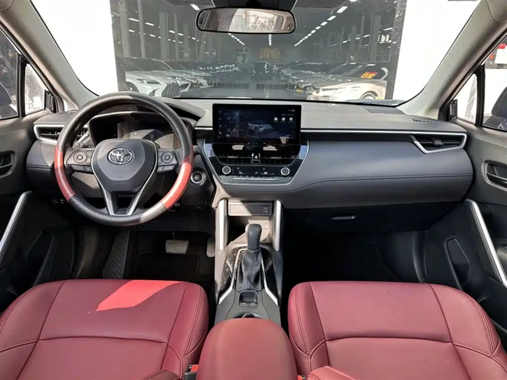 Toyota Frontlander 2023 2.0L CVT Leading Edition фото 10