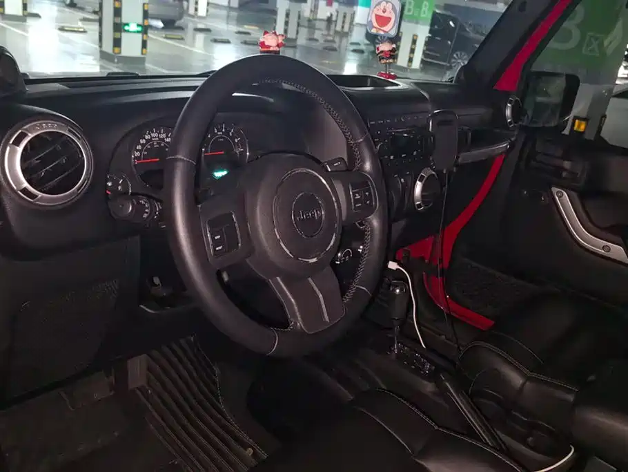 Фото 12 - Jeep Wrangler