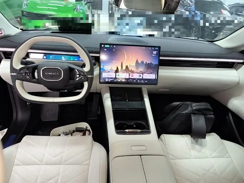 Lynk & Co 10 EM-P 2025 Model 120km Base Version фото 10