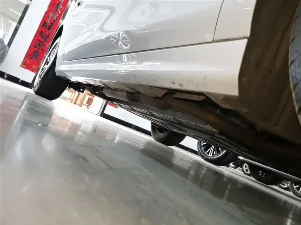BYD Qin PLUS 2024 Glory Edition DM-i 55KM Leading фото 21