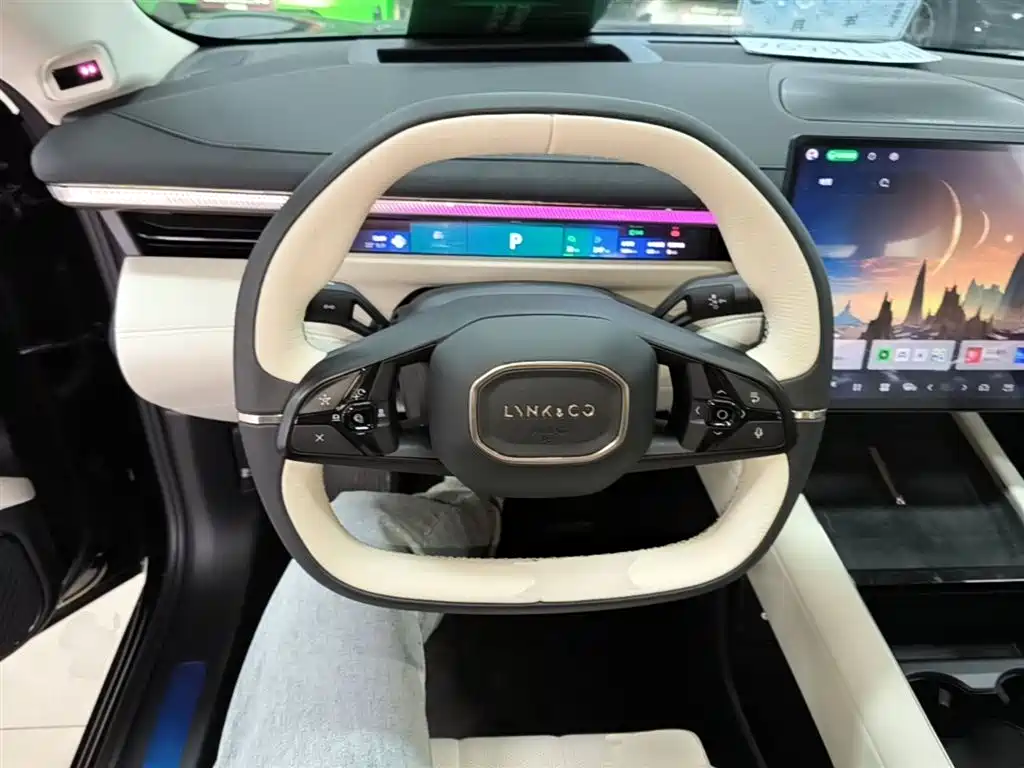 Lynk & Co 10 EM-P 2025 Model 120km Base Version фото 11