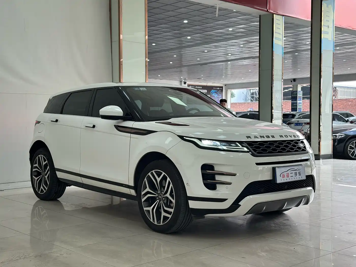 Land Rover Range Rover Evoque 2020 249PS R-DYNAMIC S Sport Edition фото 3