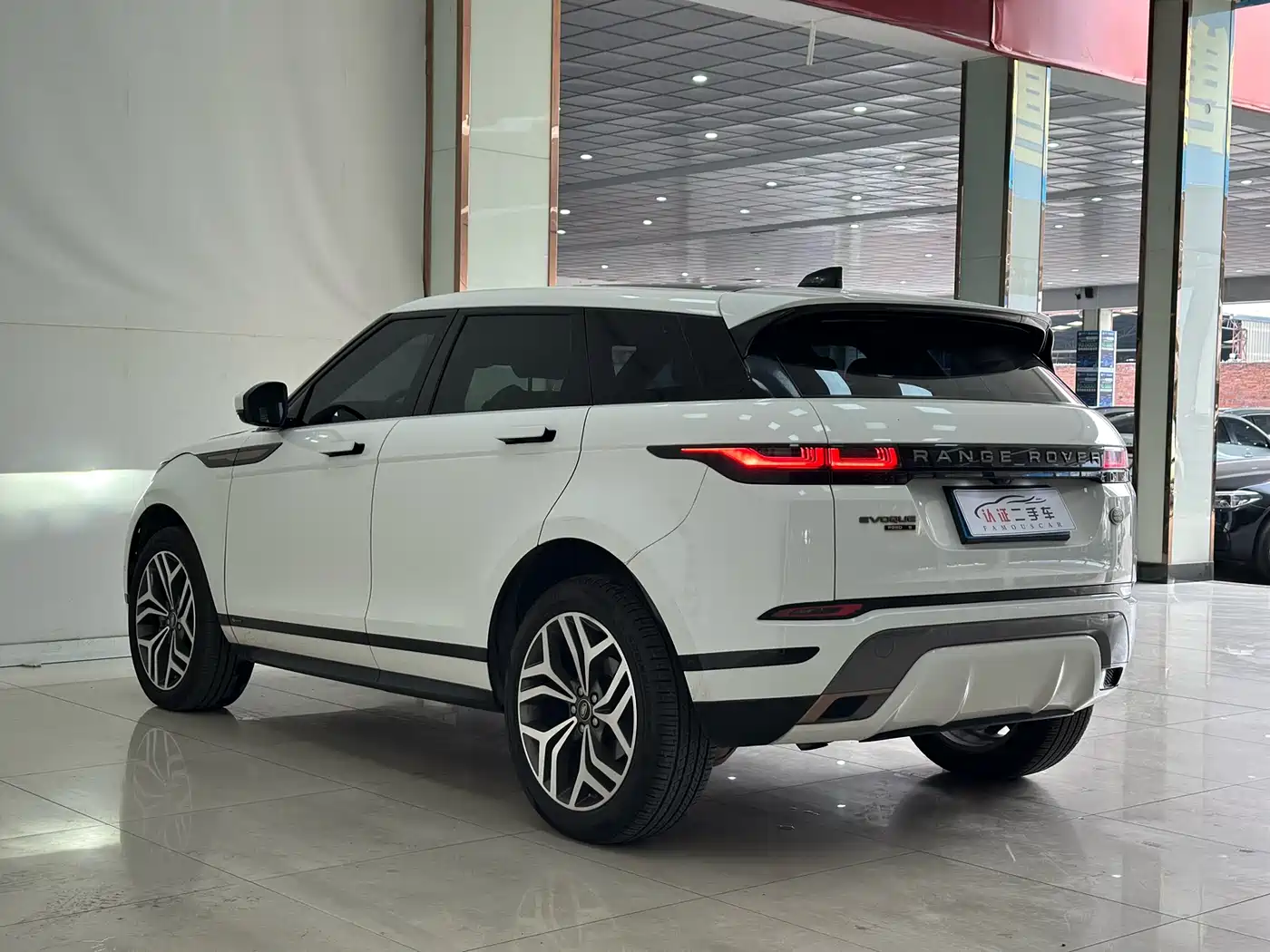 Land Rover Range Rover Evoque 2020 249PS R-DYNAMIC S Sport Edition фото 16