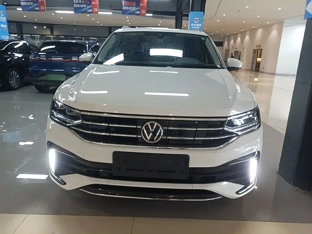 Volkswagen Tiguan L PHEV 2023 430PHEV Plug-in Hybrid Premium фото 3
