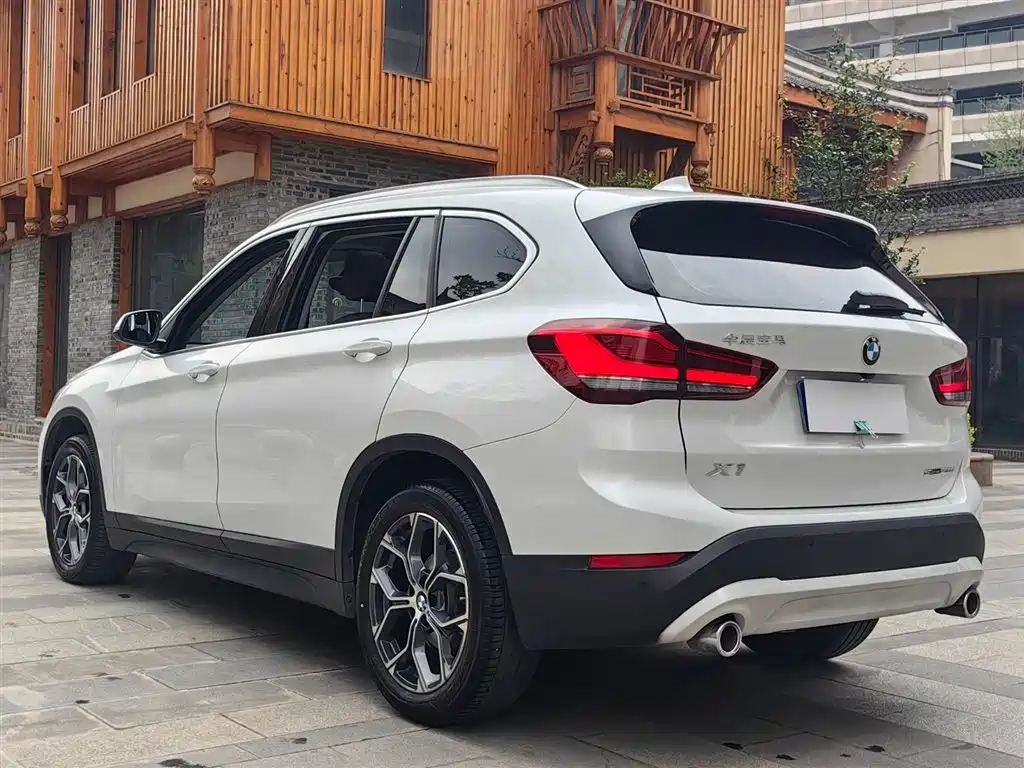 BMW X1 2021 sDrive25Li Leading фото 4