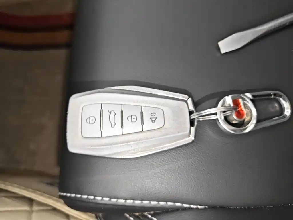 Фото 9 - Geely Binyue