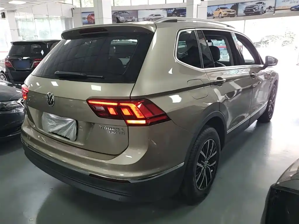 Volkswagen Tiguan L 2017 330TSI Automatic 2WD Comfort Edition фото 7