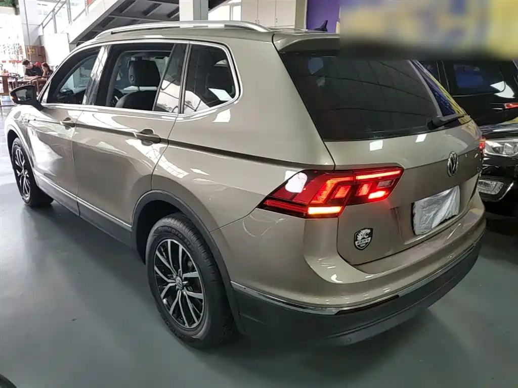 Volkswagen Tiguan L 2017 330TSI Automatic 2WD Comfort Edition фото 5