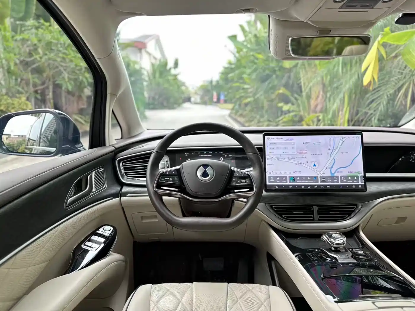 Denza D9 2024 DM-i 980 AWD Premium фото 17