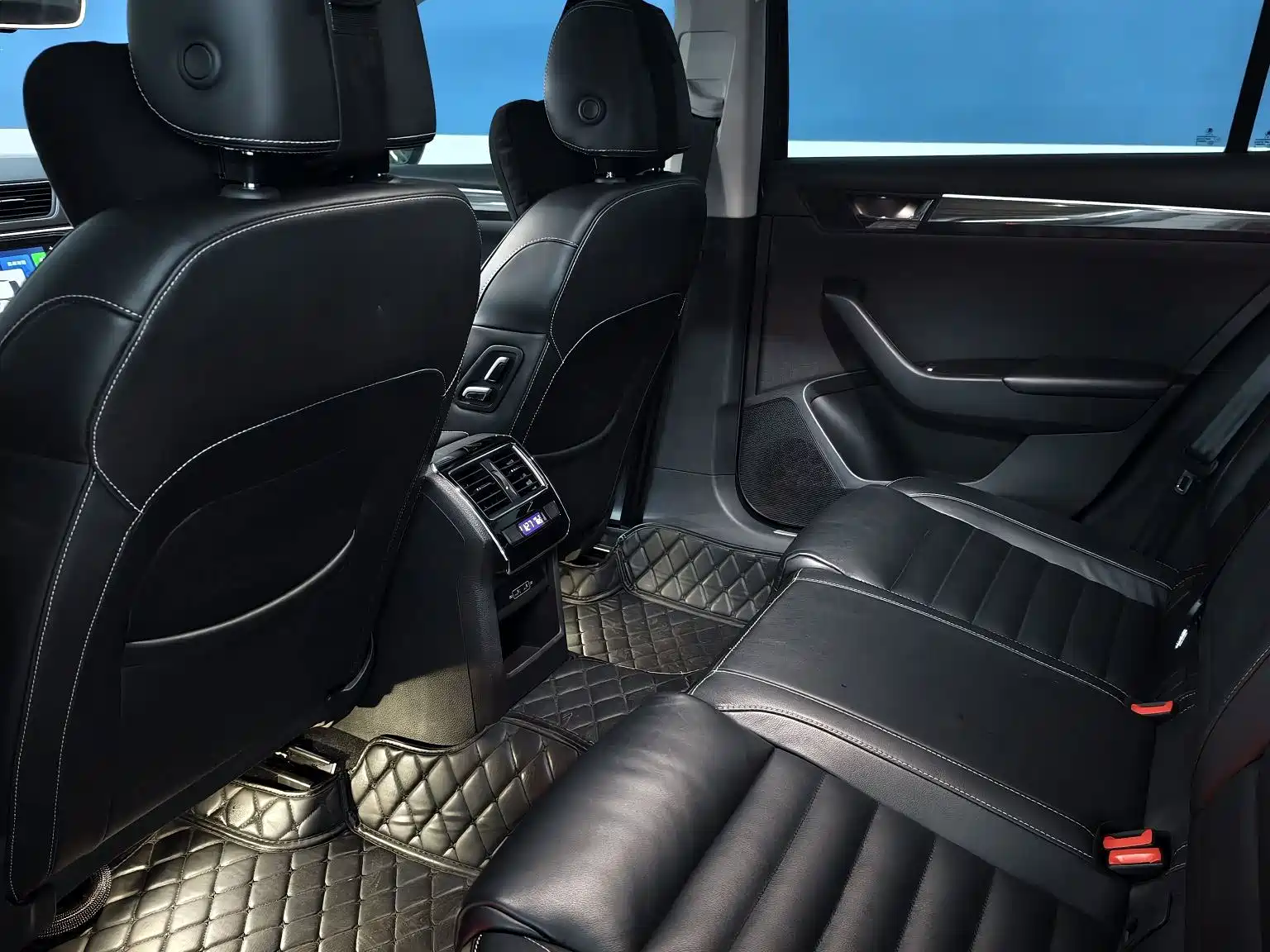 Photo 6 - Škoda Superb