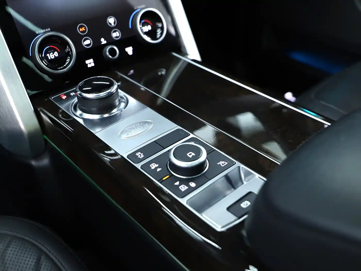 Land Rover Range Rover 2020 3.0 L6 Heritage Extended Edition фото 12