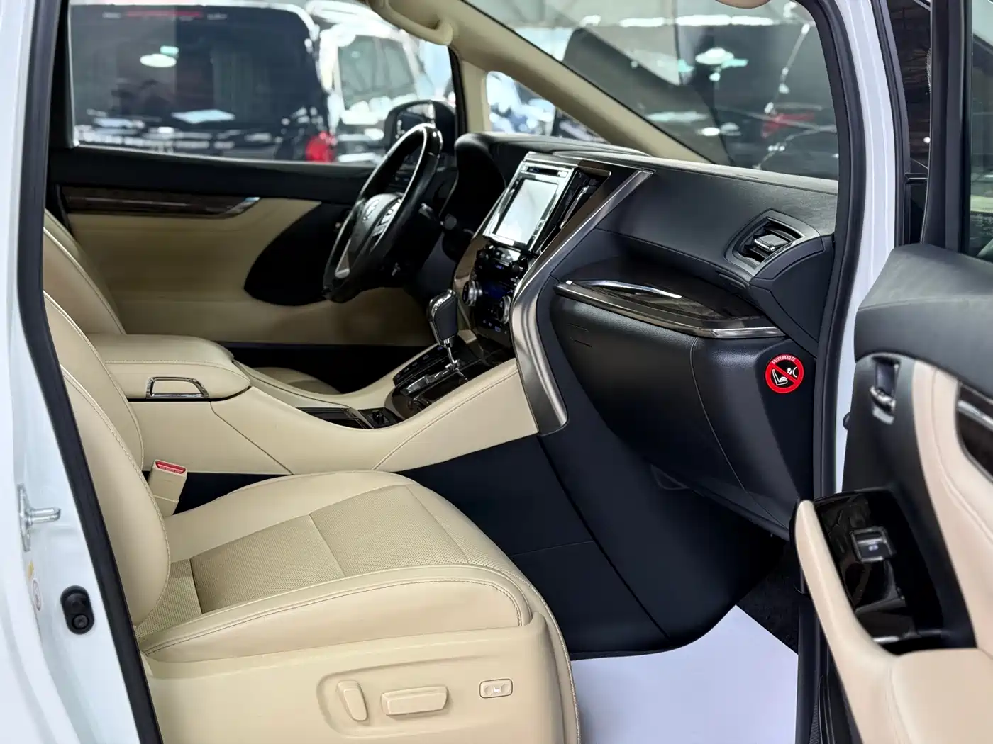 Toyota Alphard 2018 Facelift 3.5L Premium Edition фото 16