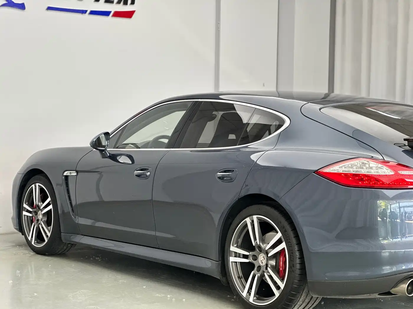 Porsche Panamera 2010 Model Panamera S 4.8L фото 13