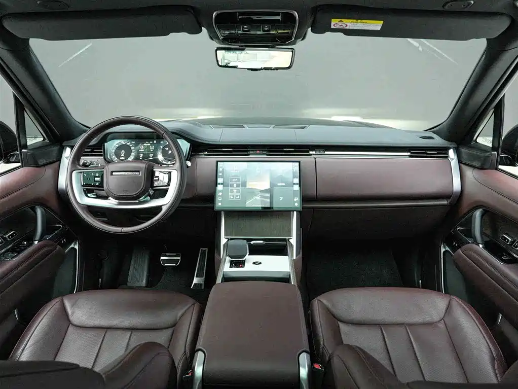 Land Rover Range Rover 2025 3.0 L6 400PS Genesis Extended Wheelbase фото 6