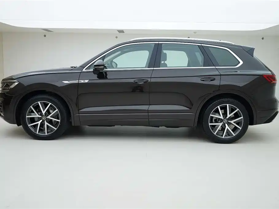 Volkswagen Touareg 2021 3.0TSI R-Line Classic Sport Package фото 3