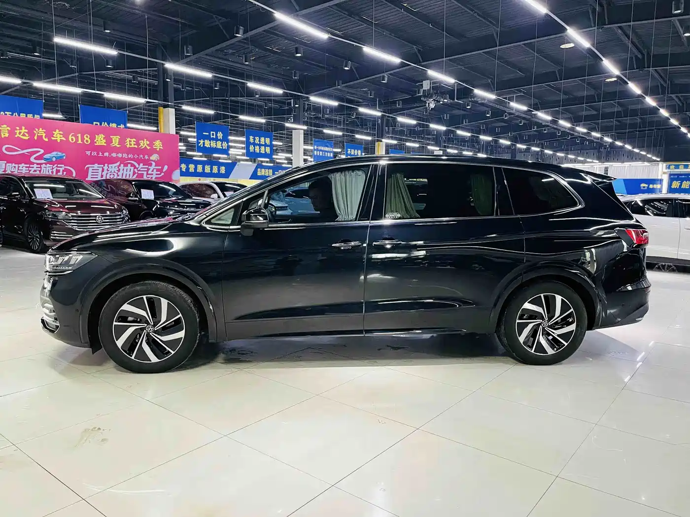 Volkswagen Viloran 2022 380TSI Premium Edition фото 4