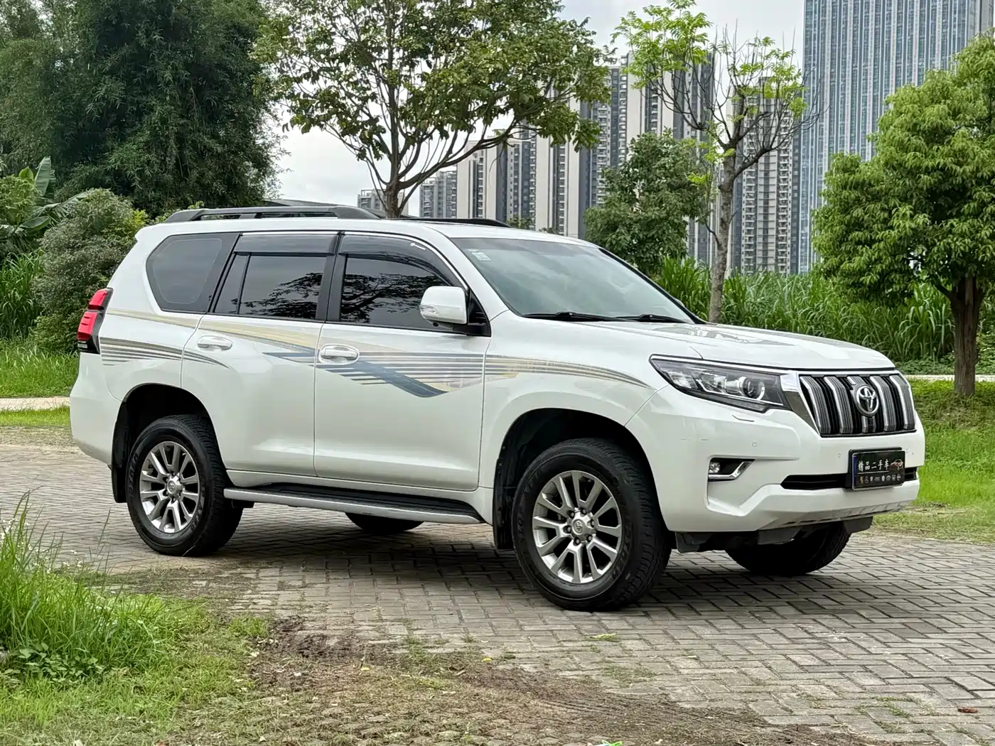 Toyota Prado 2018 3.5L Automatic TX-L Rear-mounted Spare Tire фото 3