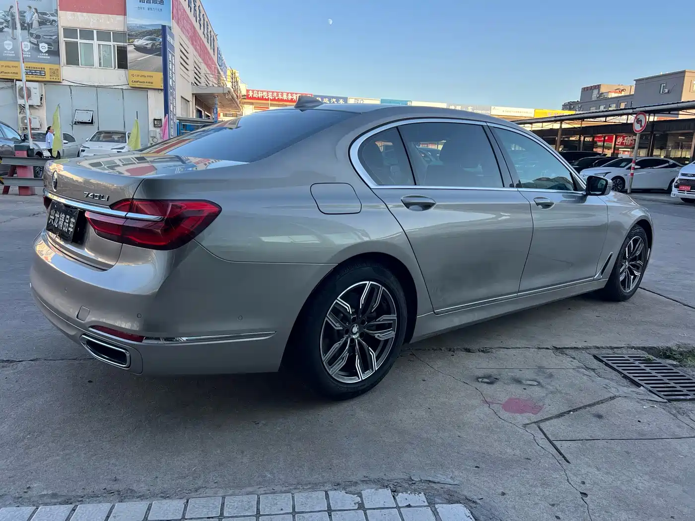 Photo 16 - BMW 7 Series