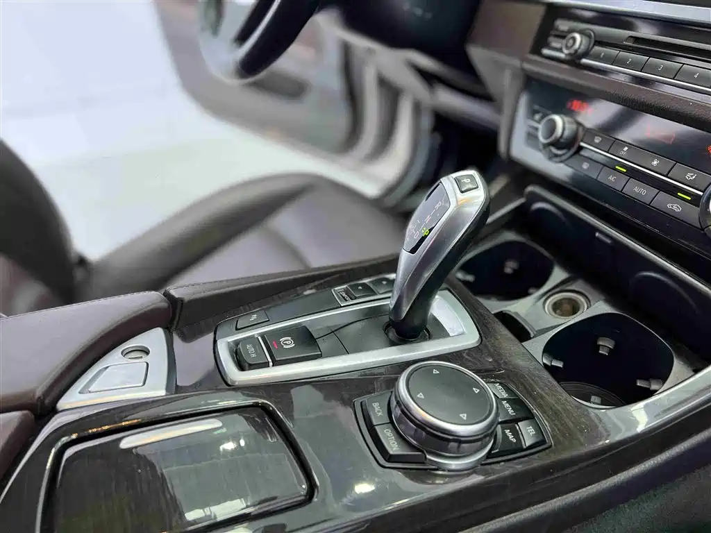 BMW 5 Series 2014 525Li Luxury Design Package фото 13