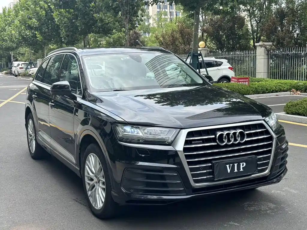 Photo 3 - Audi Q7
